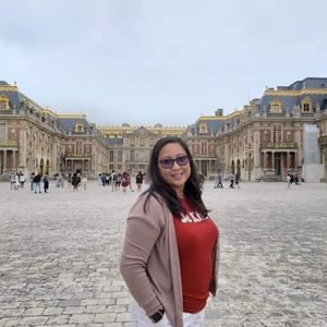 Meet Your Posher, Larissa